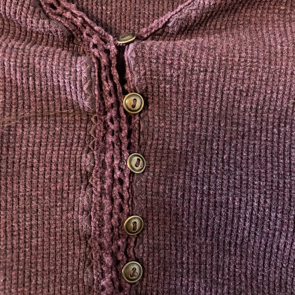 Women’s pretty plum colored Eddie Bauer long sleeve shirt. - Picture 3 of 6